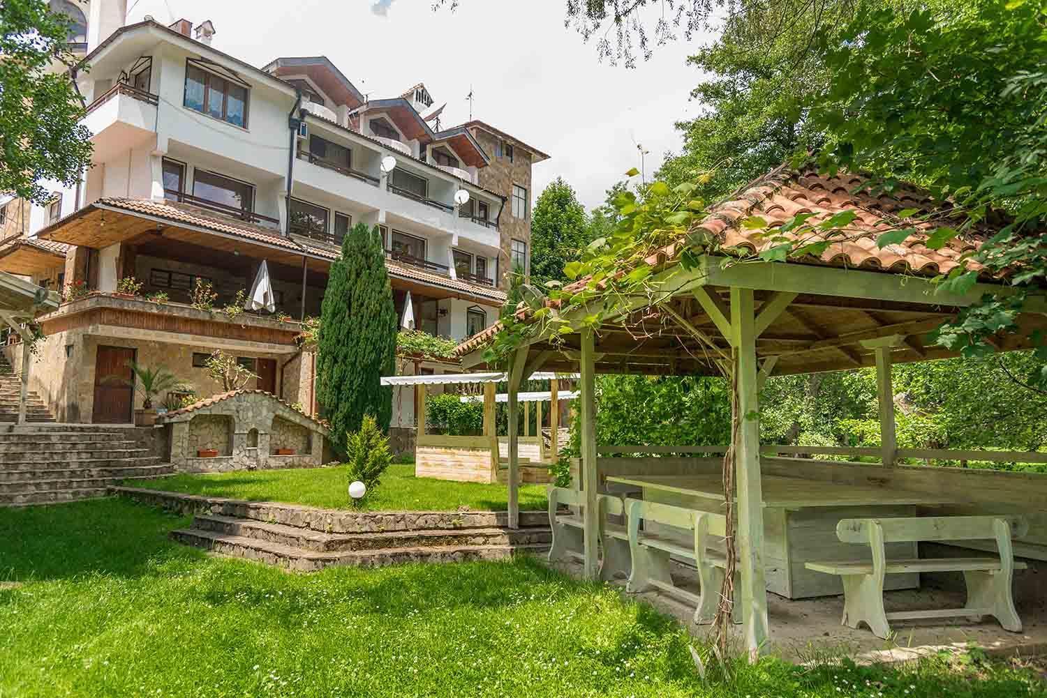 Hotel Paradise Place Kalofer Esterno foto