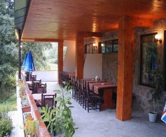 Hotel Paradise Place Kalofer Esterno foto