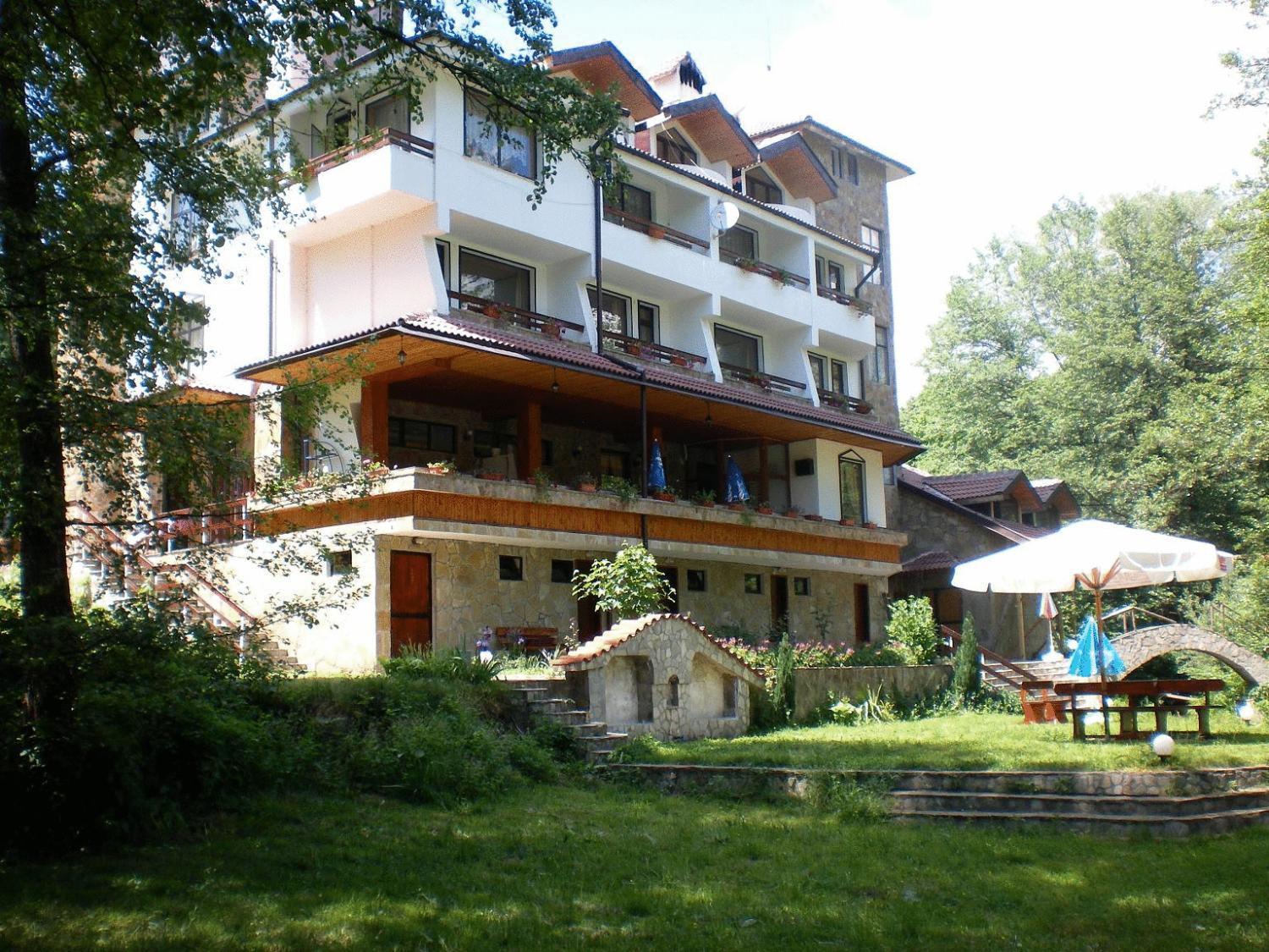 Hotel Paradise Place Kalofer Esterno foto