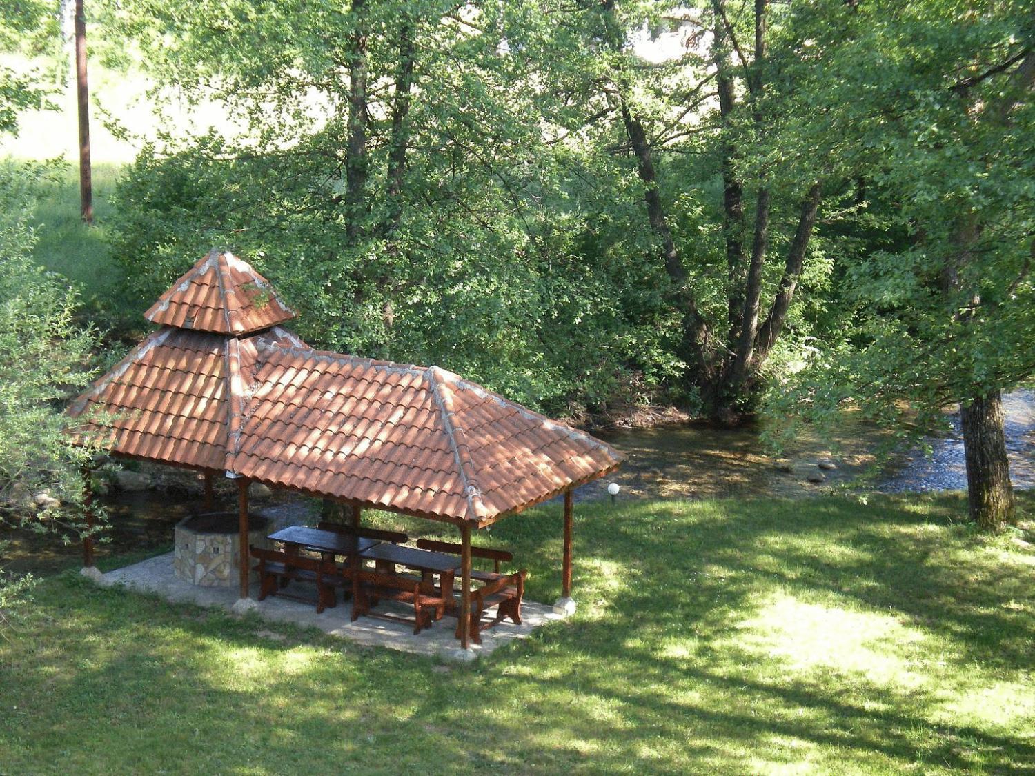 Hotel Paradise Place Kalofer Esterno foto