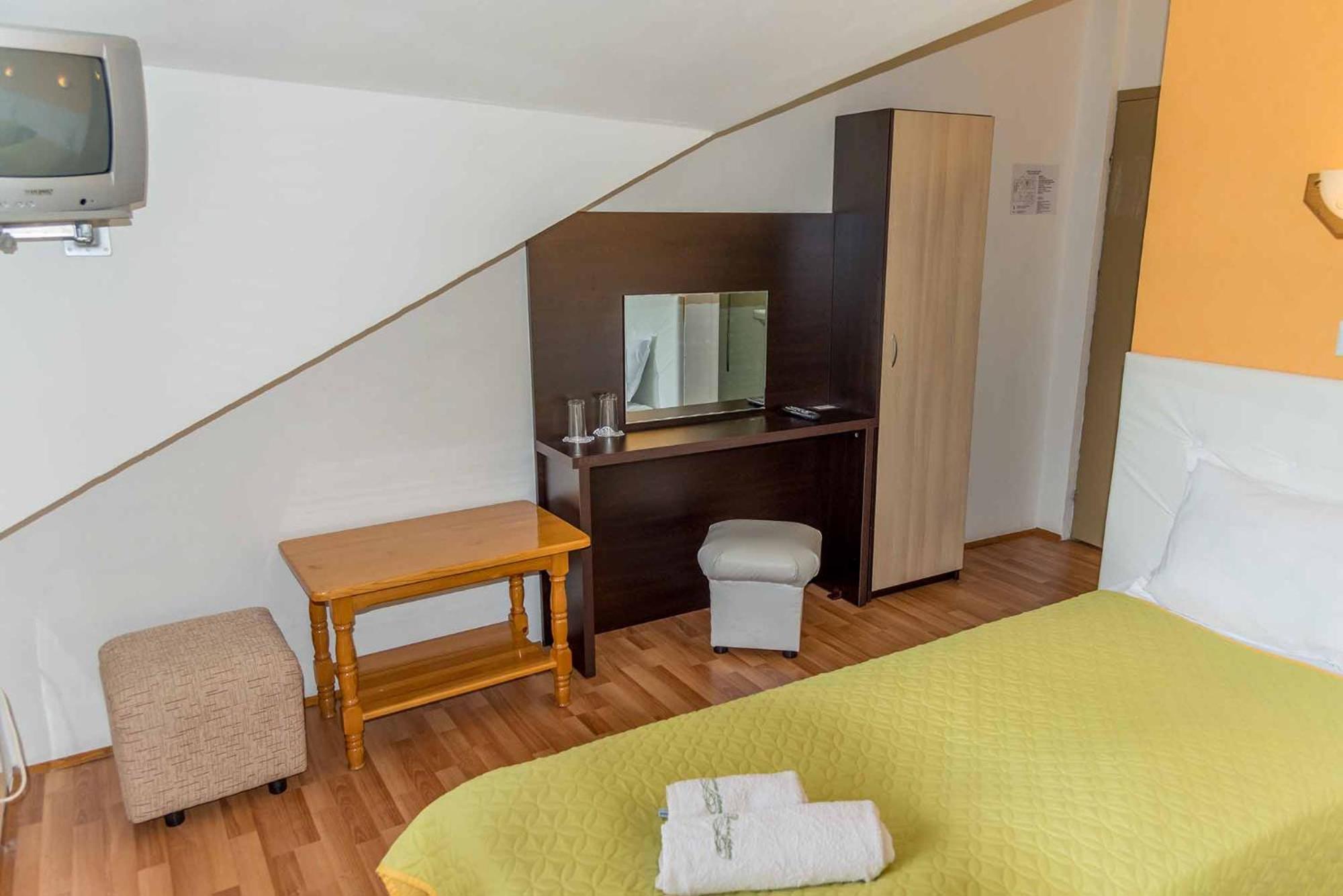 Hotel Paradise Place Kalofer Esterno foto