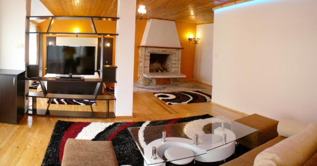Hotel Paradise Place Kalofer Esterno foto