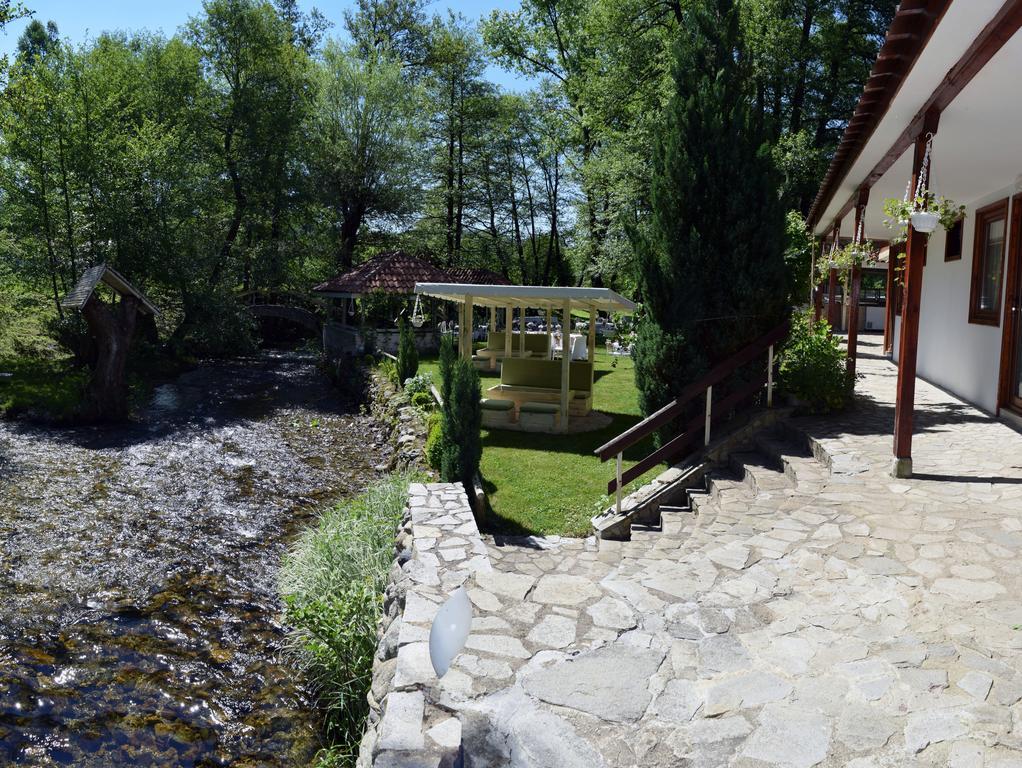 Hotel Paradise Place Kalofer Esterno foto