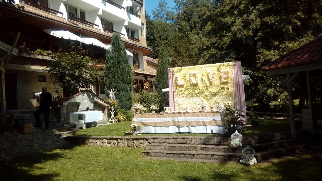 Hotel Paradise Place Kalofer Esterno foto